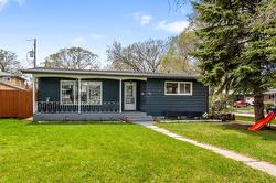 74 Woodcrest Drive  Winnipeg, MB R2V 2T2
