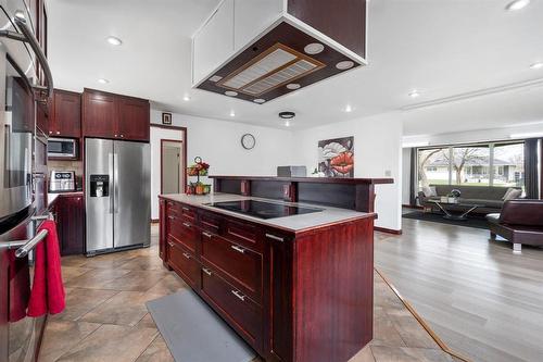 74 Woodcrest Drive, Winnipeg, MB - Indoor Photo Showing Kitchen