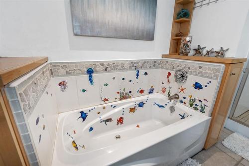 74 Woodcrest Drive, Winnipeg, MB - Indoor Photo Showing Bathroom