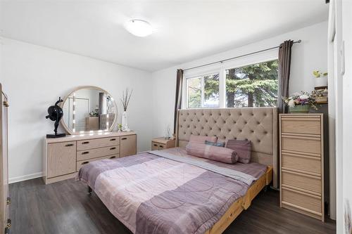 74 Woodcrest Drive, Winnipeg, MB - Indoor Photo Showing Bedroom