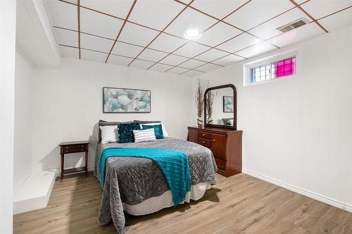 74 Woodcrest Drive, Winnipeg, MB - Indoor Photo Showing Bedroom