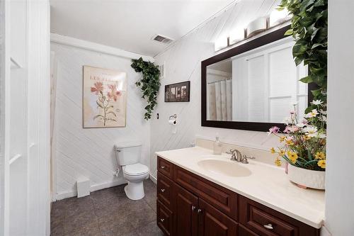 74 Woodcrest Drive, Winnipeg, MB - Indoor Photo Showing Bathroom