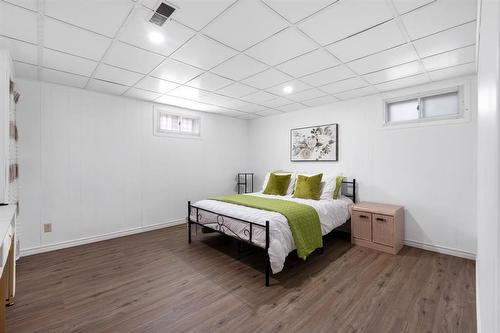 74 Woodcrest Drive, Winnipeg, MB - Indoor Photo Showing Bedroom