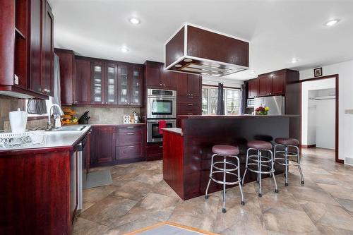 74 Woodcrest Drive, Winnipeg, MB - Indoor Photo Showing Kitchen