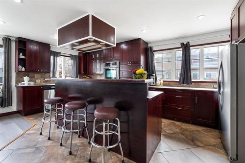 74 Woodcrest Drive, Winnipeg, MB - Indoor Photo Showing Kitchen