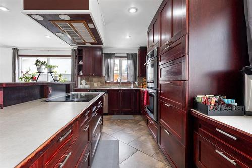 74 Woodcrest Drive, Winnipeg, MB - Indoor Photo Showing Kitchen