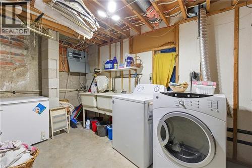 56 Gordon Street, Cambridge, ON - Indoor Photo Showing Laundry Room
