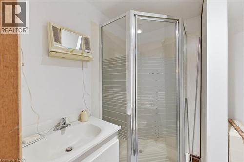 56 Gordon Street, Cambridge, ON - Indoor Photo Showing Bathroom