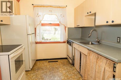 611 Saskatchewan Avenue, Kerrobert, SK - Indoor Photo Showing Kitchen