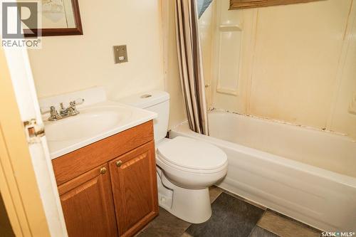 611 Saskatchewan Avenue, Kerrobert, SK - Indoor Photo Showing Bathroom