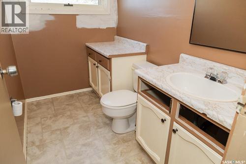 611 Saskatchewan Avenue, Kerrobert, SK - Indoor Photo Showing Bathroom