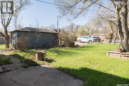 611 Saskatchewan Avenue, Kerrobert, SK - Outdoor