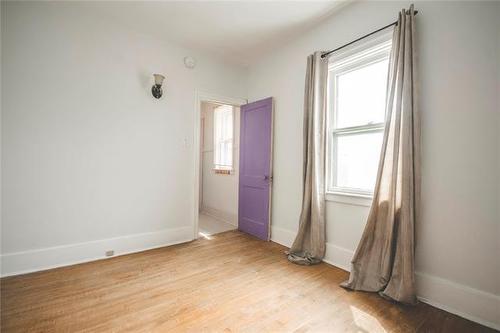 810 Spruce St, Winnipeg, MB 