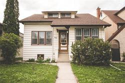 810 Spruce ST  Winnipeg, MB R3G 2Z6