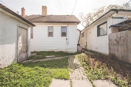 810 Spruce St, Winnipeg, MB 