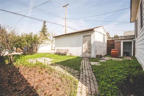 810 Spruce St, Winnipeg, MB 