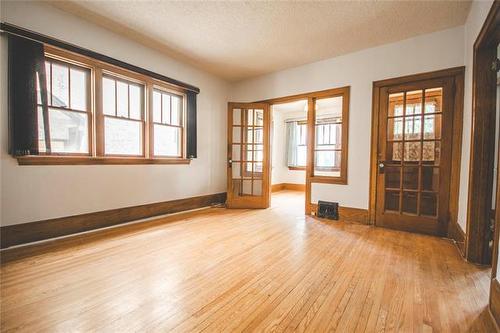 810 Spruce St, Winnipeg, MB 