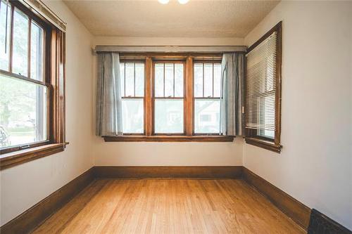 810 Spruce St, Winnipeg, MB 