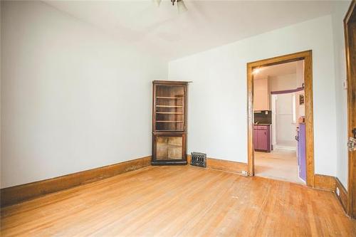 810 Spruce St, Winnipeg, MB 