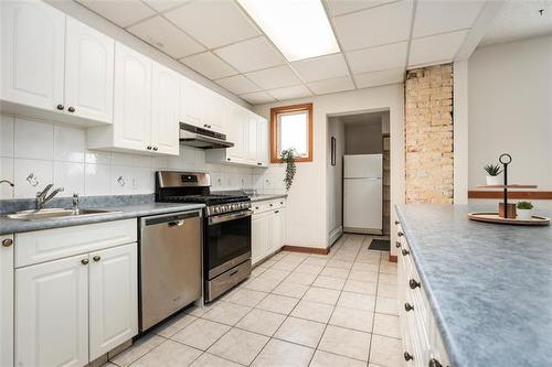 571 Fleet Ave, Winnipeg, MB 
