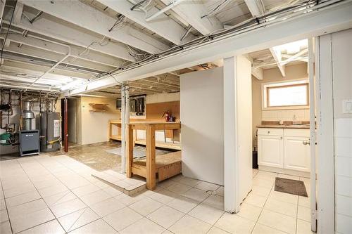 571 Fleet Ave, Winnipeg, MB 