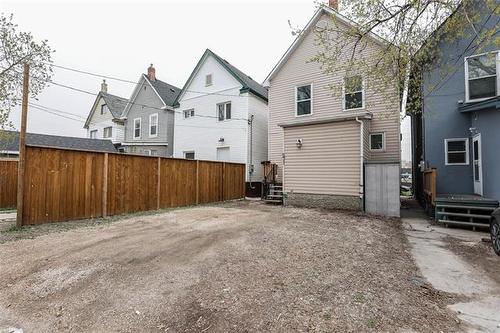 571 Fleet Ave, Winnipeg, MB 