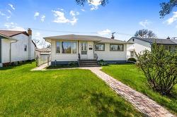 420 Oakview AVE  Winnipeg, MB R2K 0S5