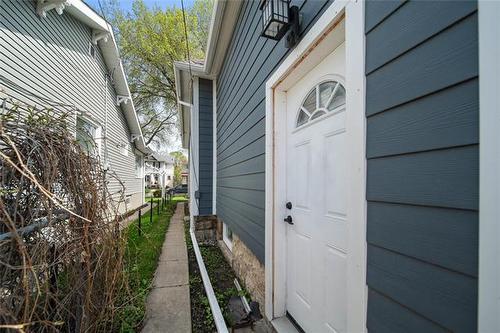 36 Luxton Ave, Winnipeg, MB 