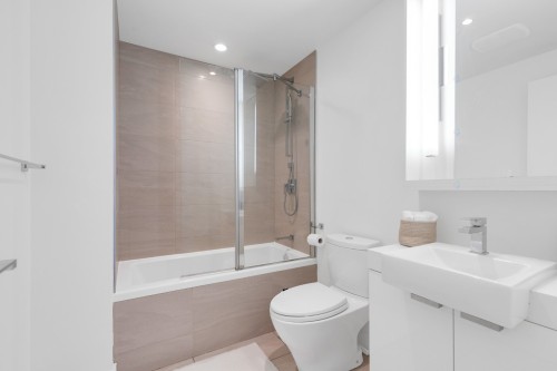 Bathroom - 2303-1050 Rue Drummond, Montréal (Ville-Marie), QC - Indoor Photo Showing Bathroom