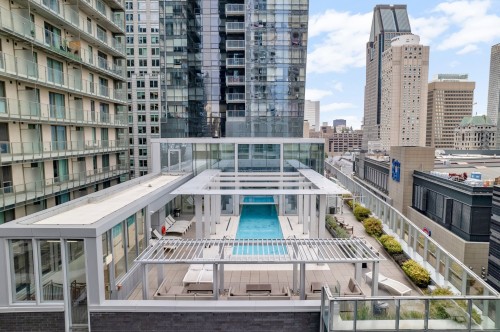 Pool - 2303-1050 Rue Drummond, Montréal (Ville-Marie), QC - Outdoor With Facade