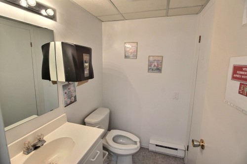 Salle de bains - 221 1Re Avenue E., Amos, QC - Indoor Photo Showing Bathroom