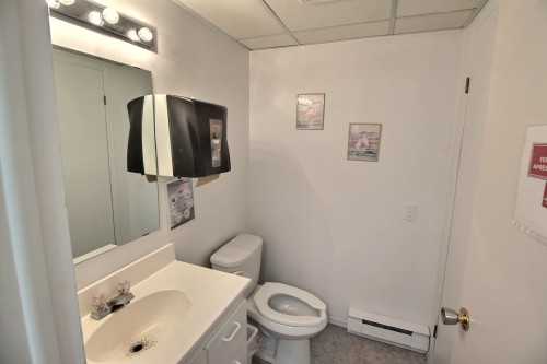 Salle de bains - 221 1Re Avenue E., Amos, QC - Indoor Photo Showing Bathroom