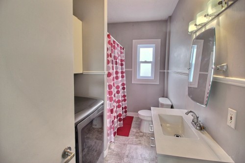 Salle de bains - 221 1Re Avenue E., Amos, QC - Indoor Photo Showing Bathroom