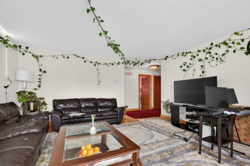 Living Room - 7502 Rue De Boischatel, Montréal (Saint-Léonard), QC - Indoor Photo Showing Living Room