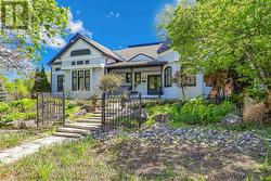 435 WESTMINSTER AVENUE  Ottawa, ON K2A 2T7