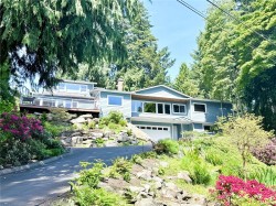 10930 Fernie Wynd Rd North Saanich, BC V8L 5H8
