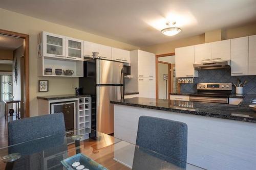 588 Chalfont Rd, Winnipeg, MB 