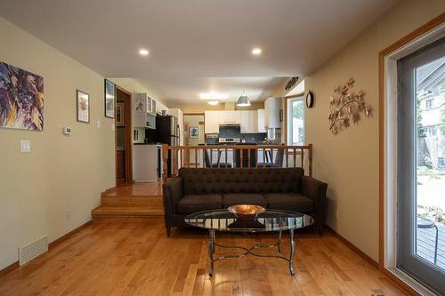 588 Chalfont Rd, Winnipeg, MB 