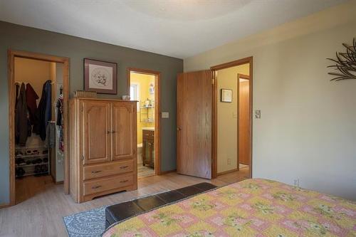 588 Chalfont Rd, Winnipeg, MB 