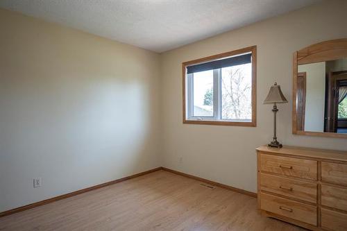 588 Chalfont Rd, Winnipeg, MB 