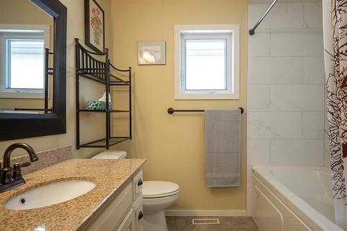 588 Chalfont Rd, Winnipeg, MB 