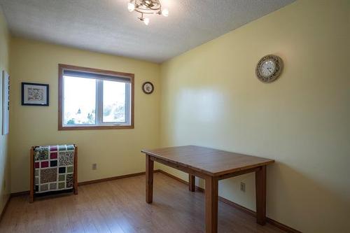 588 Chalfont Rd, Winnipeg, MB 