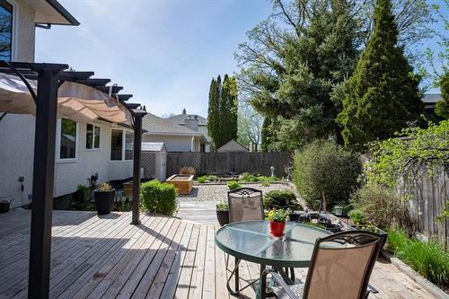 588 Chalfont Rd, Winnipeg, MB 