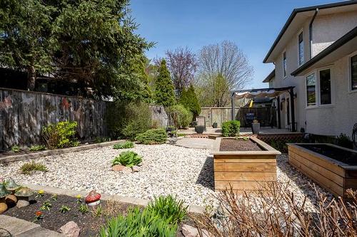 588 Chalfont Rd, Winnipeg, MB 