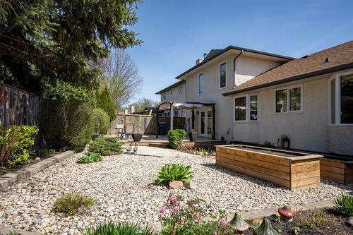 588 Chalfont Rd, Winnipeg, MB 