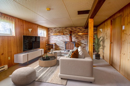 Salle familiale - 1695 Av. Kent, Chambly, QC - Indoor With Fireplace