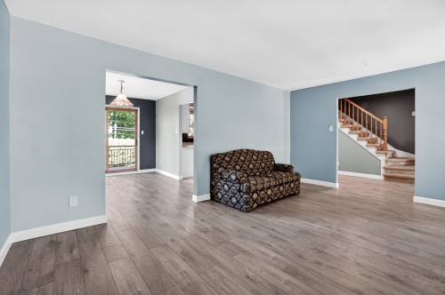 Salon - 61 Rue Beaudoin, Repentigny (Repentigny), QC - Indoor