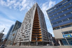 2214-245 Boul. Robert-Bourassa Montréal (Ville-Marie), QC H3C 1A4