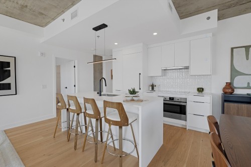 Kitchen - 2214-245 Boul. Robert-Bourassa, Montréal (Ville-Marie), QC - Indoor Photo Showing Kitchen With Upgraded Kitchen