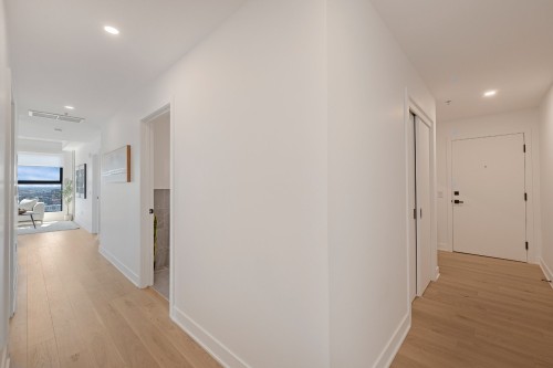 Mud Room - 2214-245 Boul. Robert-Bourassa, Montréal (Ville-Marie), QC - Indoor Photo Showing Other Room